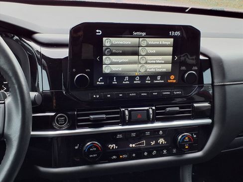 Used 2024 Nissan Pathfinder SL image 16