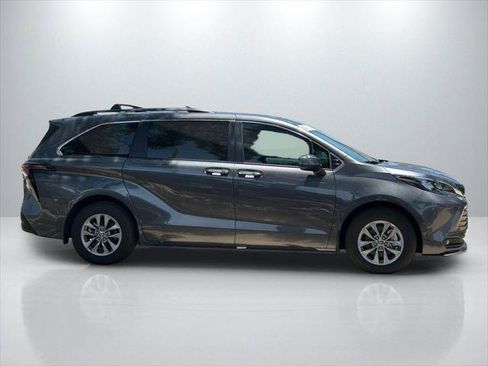Certified 2025 Toyota Sienna XLE w/ XLE Plus Package FWD image 4