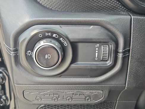 Used 2024 Jeep Wrangler Unlimited Rubicon w/ Convenience Group AWD/4WD image 23