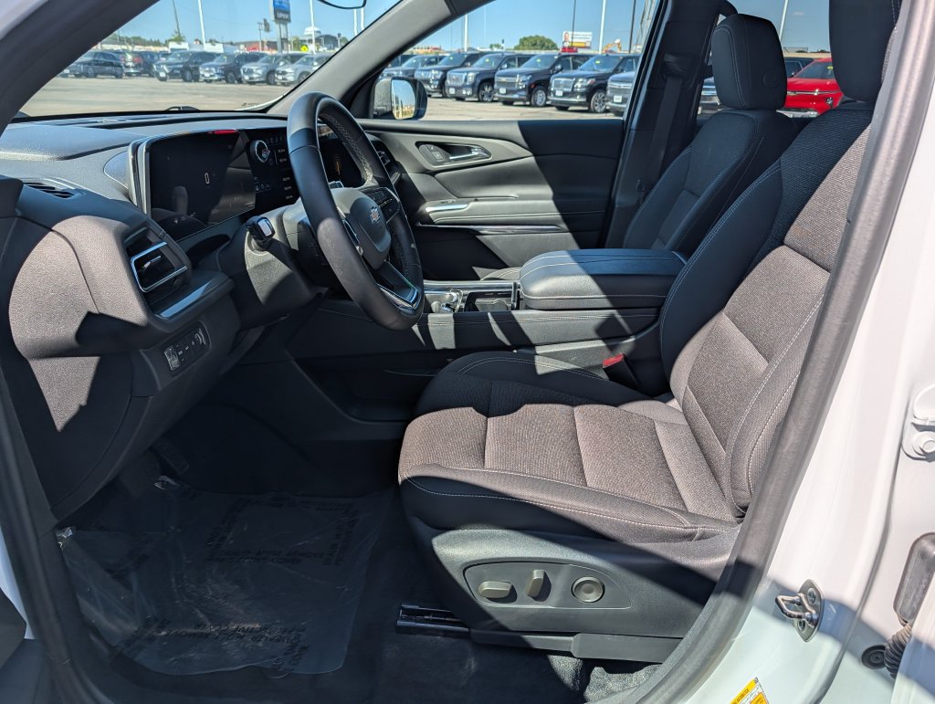 Used 2024 Chevrolet Traverse LT AWD/4WD image 14