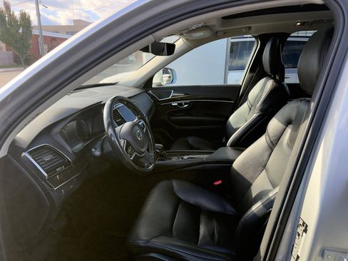 Used 2018 Volvo XC90 T6 Momentum w/ Convenience Package image 14