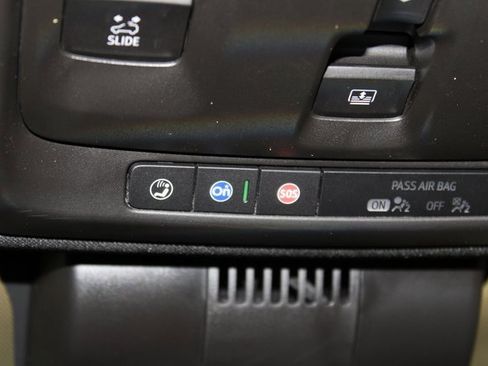 Used 2025 GMC Yukon Denali w/ Advanced Technology Package image 51