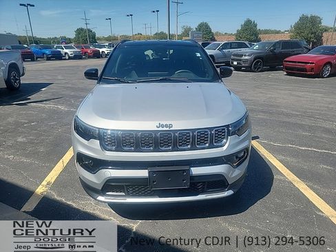 Used 2025 Jeep Compass Limited AWD/4WD image 8