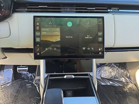 Used 2024 Land Rover Range Rover SE AWD/4WD image 21