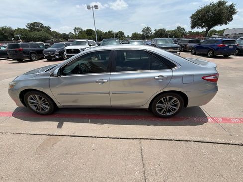 Used 2015 Toyota Camry SE FWD image 5