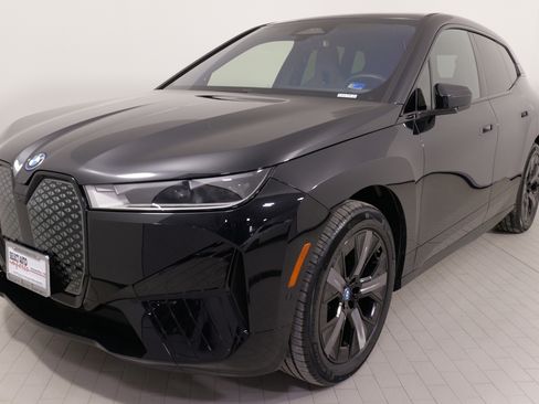 Used 2025 BMW iX xDrive50 w/ Premium Package image 4