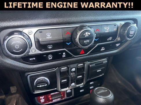 Used 2024 Jeep Gladiator Willys image 29