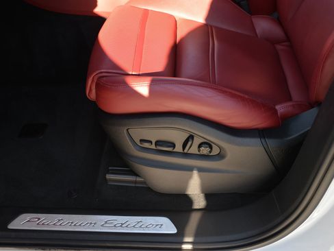 Certified 2023 Porsche Cayenne Platinum Edition image 28