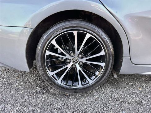 Used 2020 Toyota Camry SE image 11