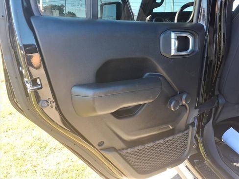 Used 2022 Jeep Wrangler Unlimited Sport image 21