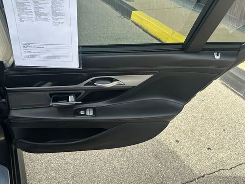 Used 2019 BMW 750i xDrive w/ Executive Package image 26