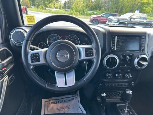 Used 2015 Jeep Wrangler Unlimited Rubicon AWD/4WD image 9
