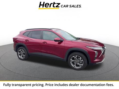 Used 2025 Chevrolet Trax LT FWD image 1