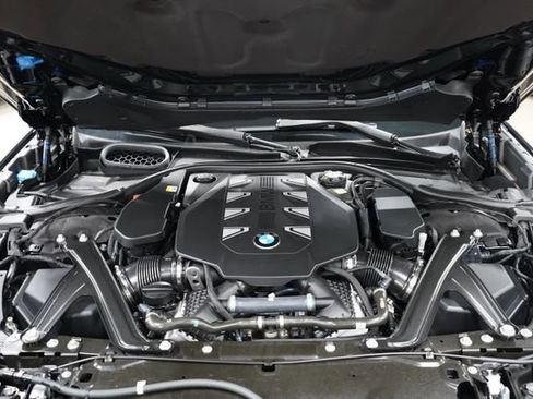 Used 2025 BMW 760i xDrive w/ Executive Package AWD/4WD image 27