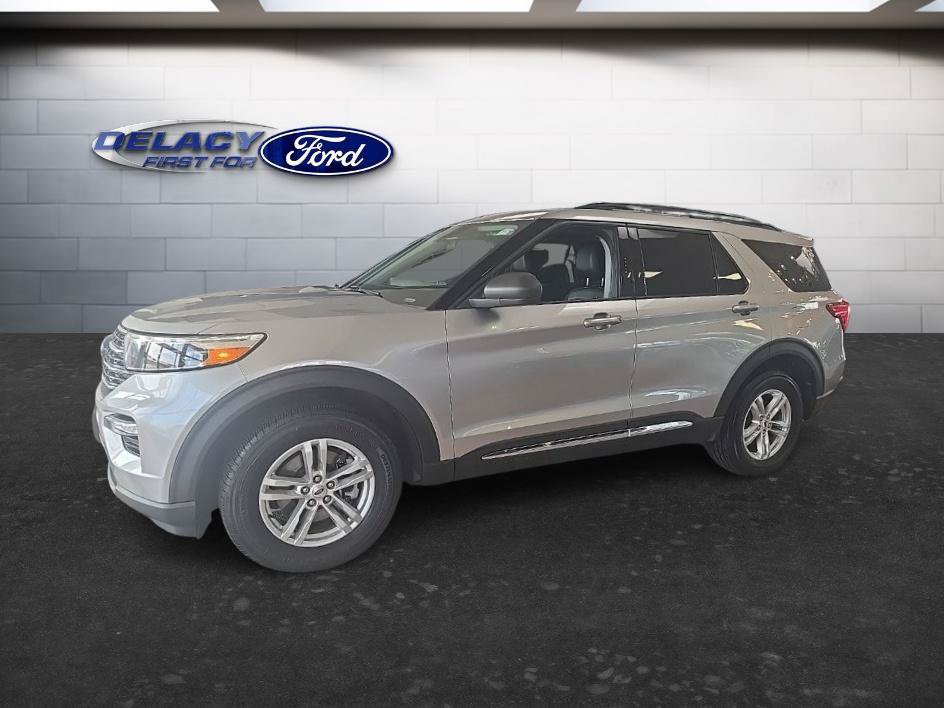 Used 2021 Ford Explorer XLT w/ Equipment Group 202A AWD/4WD image 2