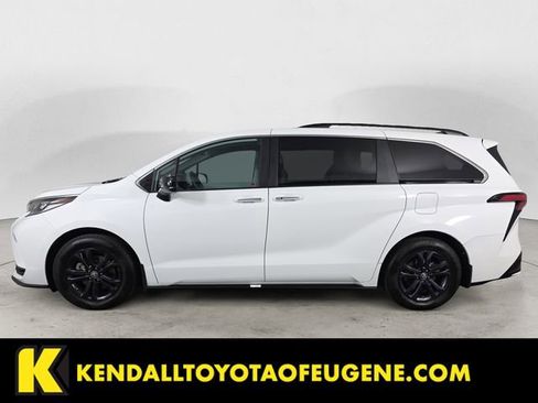 Used 2024 Toyota Sienna XSE AWD/4WD image 2
