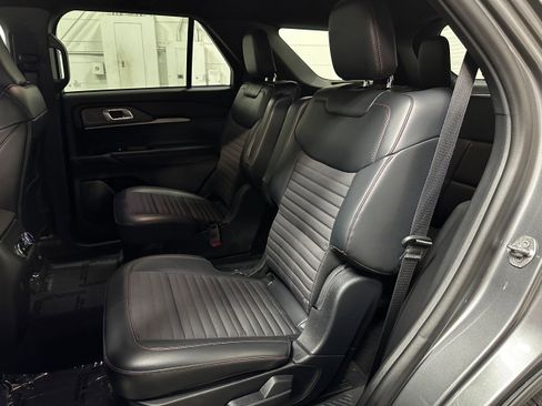 Certified 2025 Ford Explorer ST-Line image 9