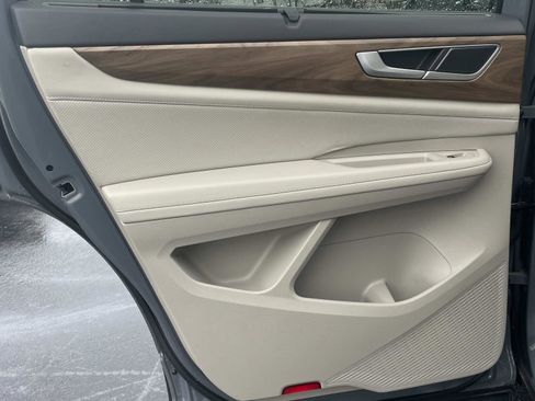 Certified 2025 Volkswagen Atlas SE w/ Panoramic Sunroof Package image 11