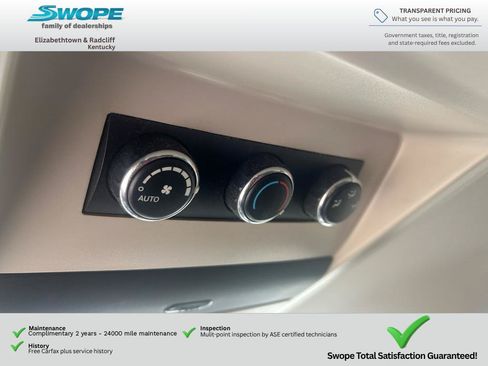 Used 2013 Chrysler Town & Country Touring FWD image 14
