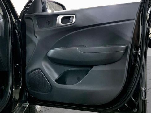Used 2022 Hyundai Venue SEL FWD image 23