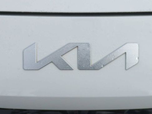 Used 2023 Kia Forte LX image 8