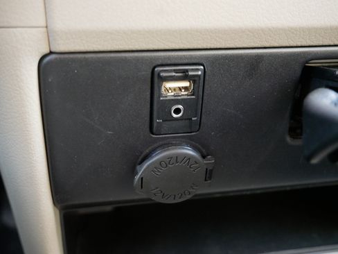 Used 2015 Toyota Sienna L image 31