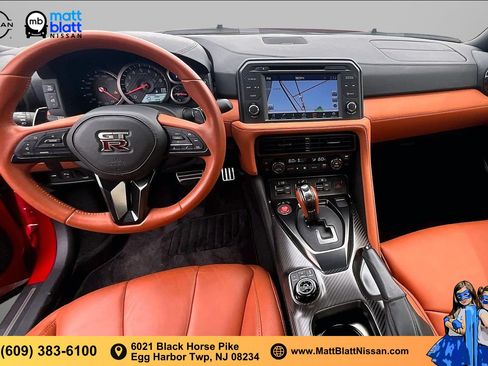 Used 2017 Nissan GT-R Premium w/ Premium Interior Package AWD/4WD image 4