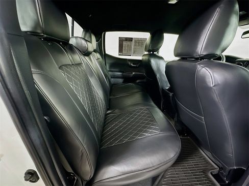 Used 2022 Toyota Tacoma TRD Off-Road image 11