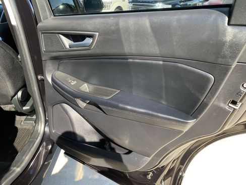 Used 2022 Ford Edge SE w/ Black Appearance Package image 6