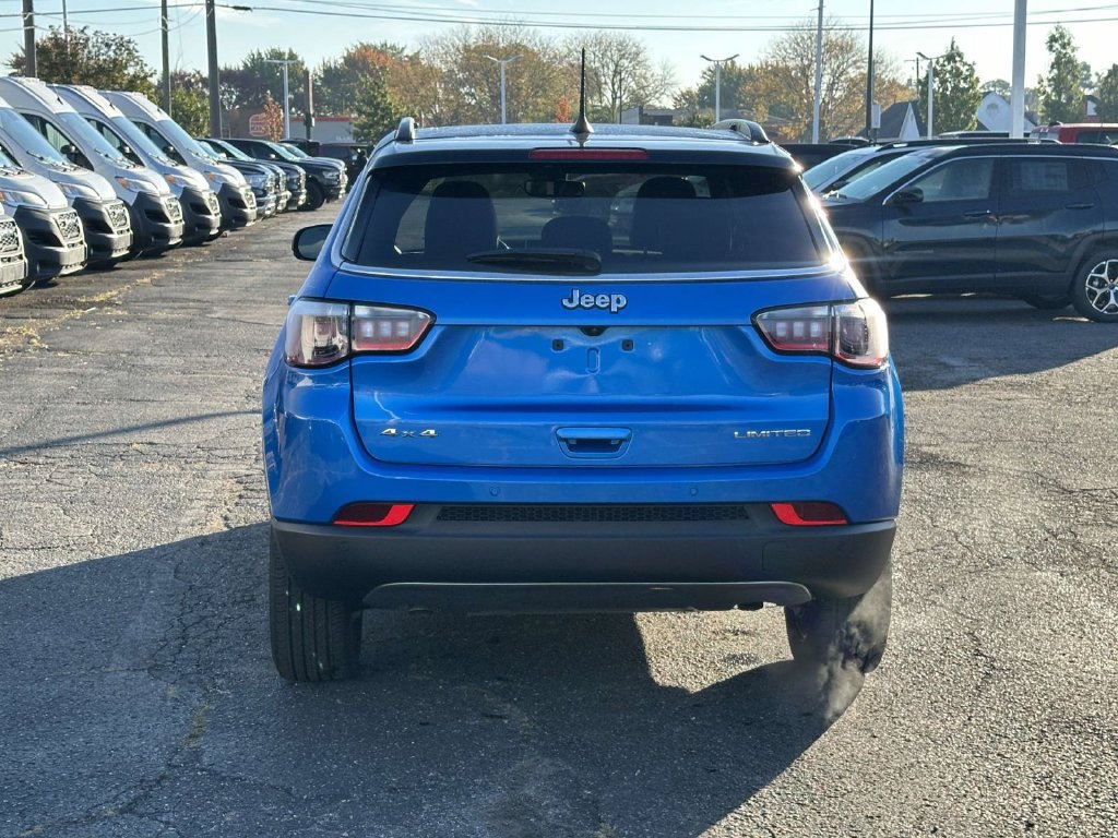 Used 2024 Jeep Compass Limited w/ Sun and Sound Group AWD/4WD image 5