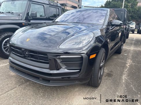 Used 2024 Porsche Macan AWD/4WD image 2