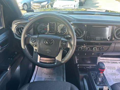 Used 2017 Toyota Tacoma TRD Off-Road w/ Tow Package AWD/4WD image 20