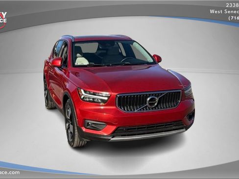 Used 2019 Volvo XC40 T5 Momentum image 3