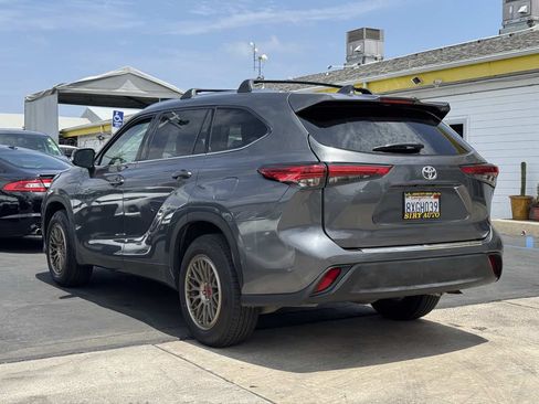 Used 2021 Toyota Highlander XLE FWD image 11