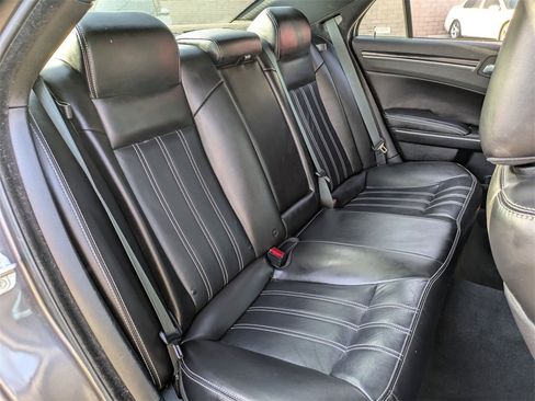 Used 2023 Chrysler 300 S image 27