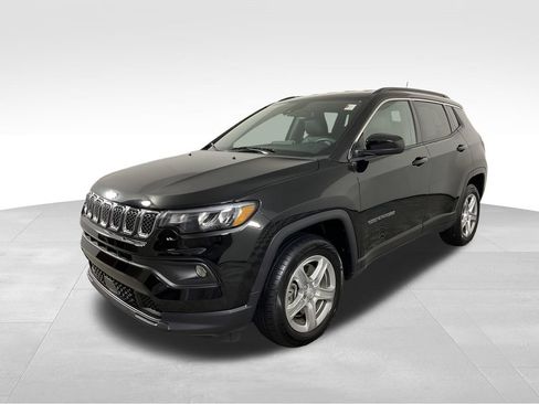 Used 2024 Jeep Compass Latitude w/ Altitude Special Edition AWD/4WD image 4