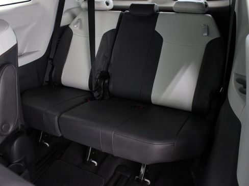 Used 2023 Toyota Sienna XSE w/ XSE Plus Package AWD/4WD image 34