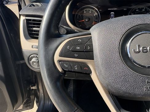 Used 2015 Jeep Cherokee Limited w/ Luxury Group image 16