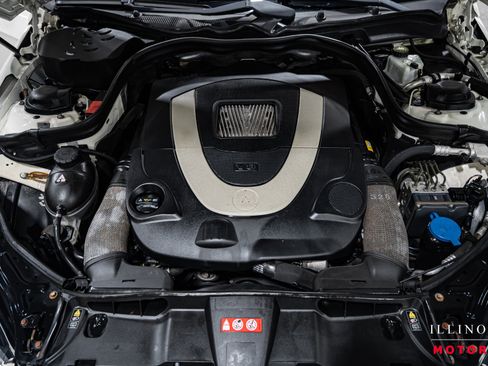 Used 2011 Mercedes-Benz E 550 4MATIC Sedan image 40