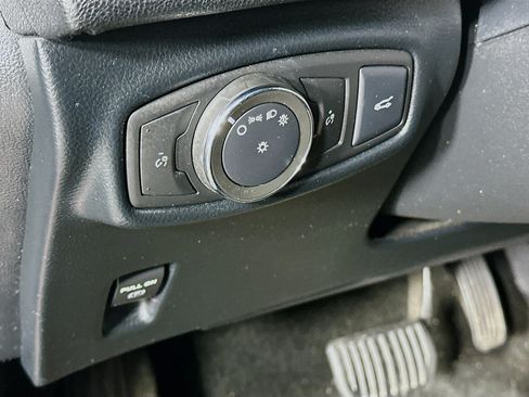 Used 2016 Lincoln MKZ FWD image 17