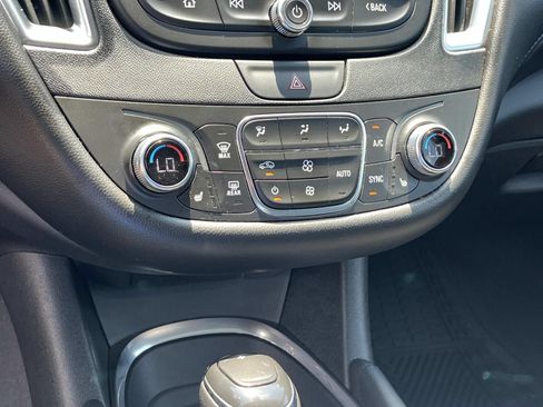 Used 2019 Chevrolet Malibu LT w/ Leather Package FWD image 28