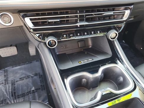 Certified 2026 Chevrolet Traverse LT w/ Driver Confidence Package image 8