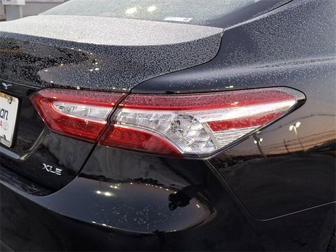 Used 2018 Toyota Camry XLE image 15