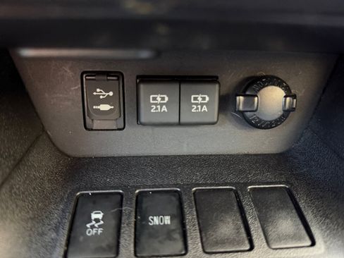 Used 2019 Toyota Highlander XLE FWD image 31