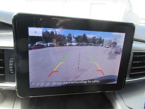 Used 2022 Ford Explorer XLT w/ Equipment Group 202A image 29