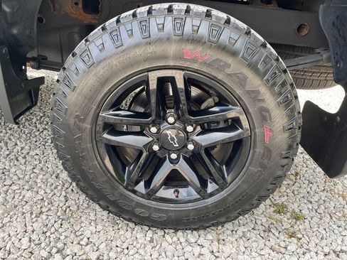 Used 2022 Chevrolet Silverado 1500 LT Trail Boss AWD/4WD image 18