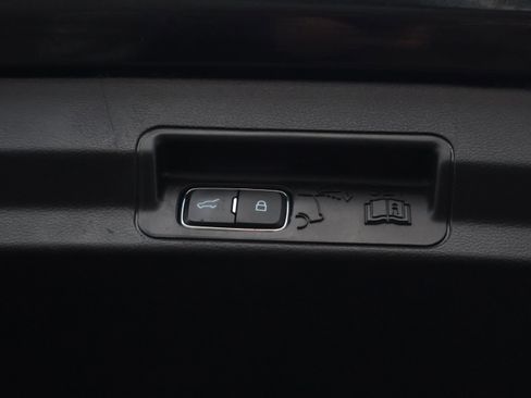 Used 2022 Ford Explorer XLT w/ Equipment Group 202A image 21