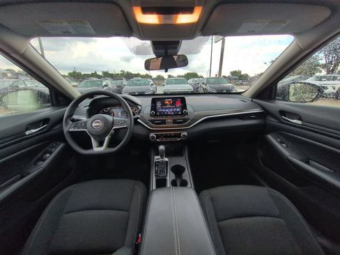 Used 2025 Nissan Altima 2.5 SV FWD image 25