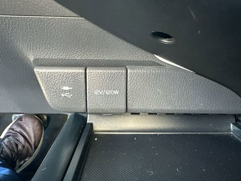 Used 2019 Toyota Camry SE image 36