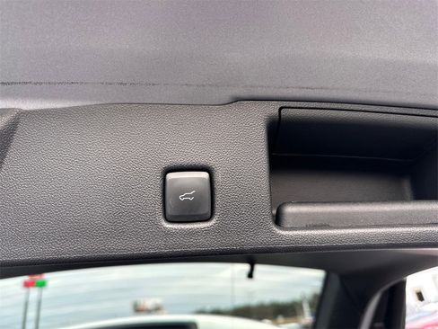 Certified 2022 Ford Escape SE w/ SE Sport Appearance Package image 19